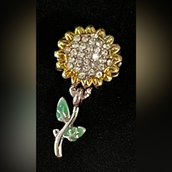 Sunflower Charm - Picture 1 of 5